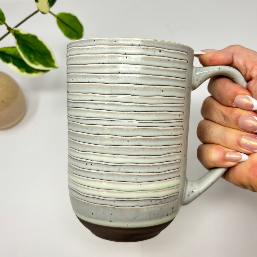 LAURIE GATES Stoneware Mug
